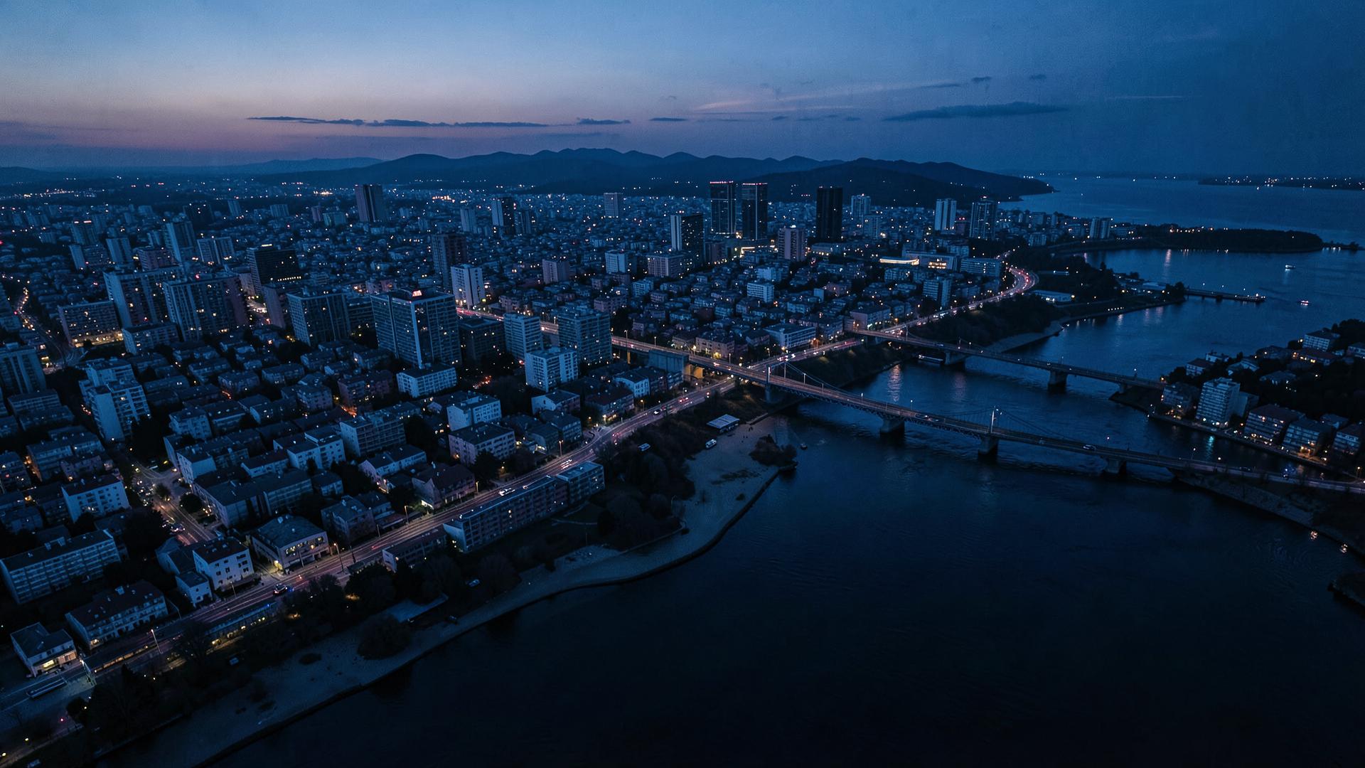 Vista aérea de la ciudad al atardecer